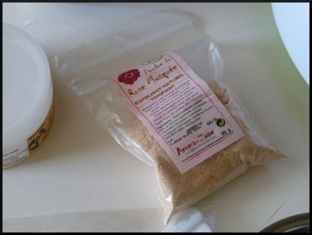 ( Aroma-Zone ) L&rsquo;article qui sent la rose  – musquée –
