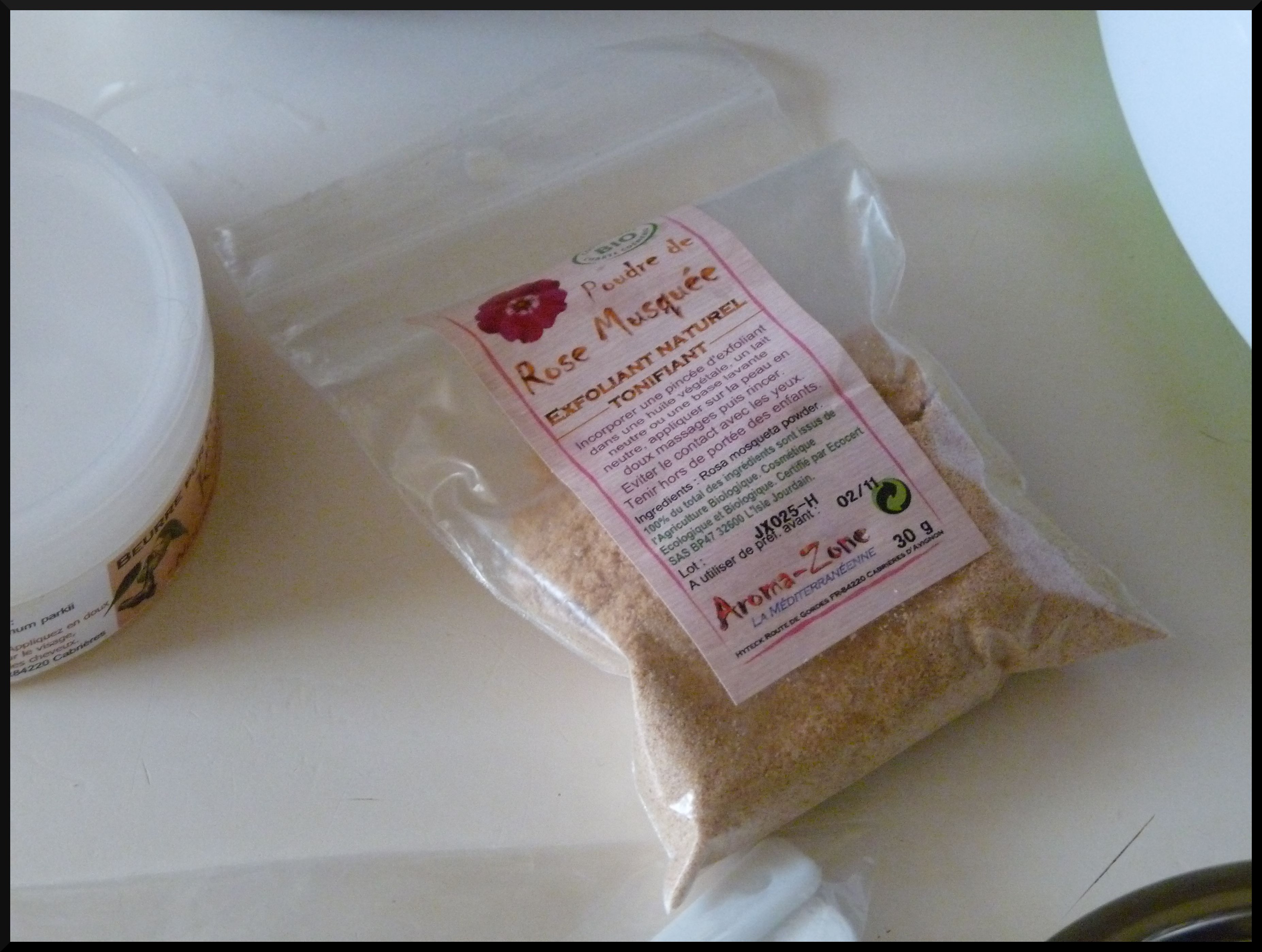 ( Aroma-Zone ) L&rsquo;article qui sent la rose  – musquée –
