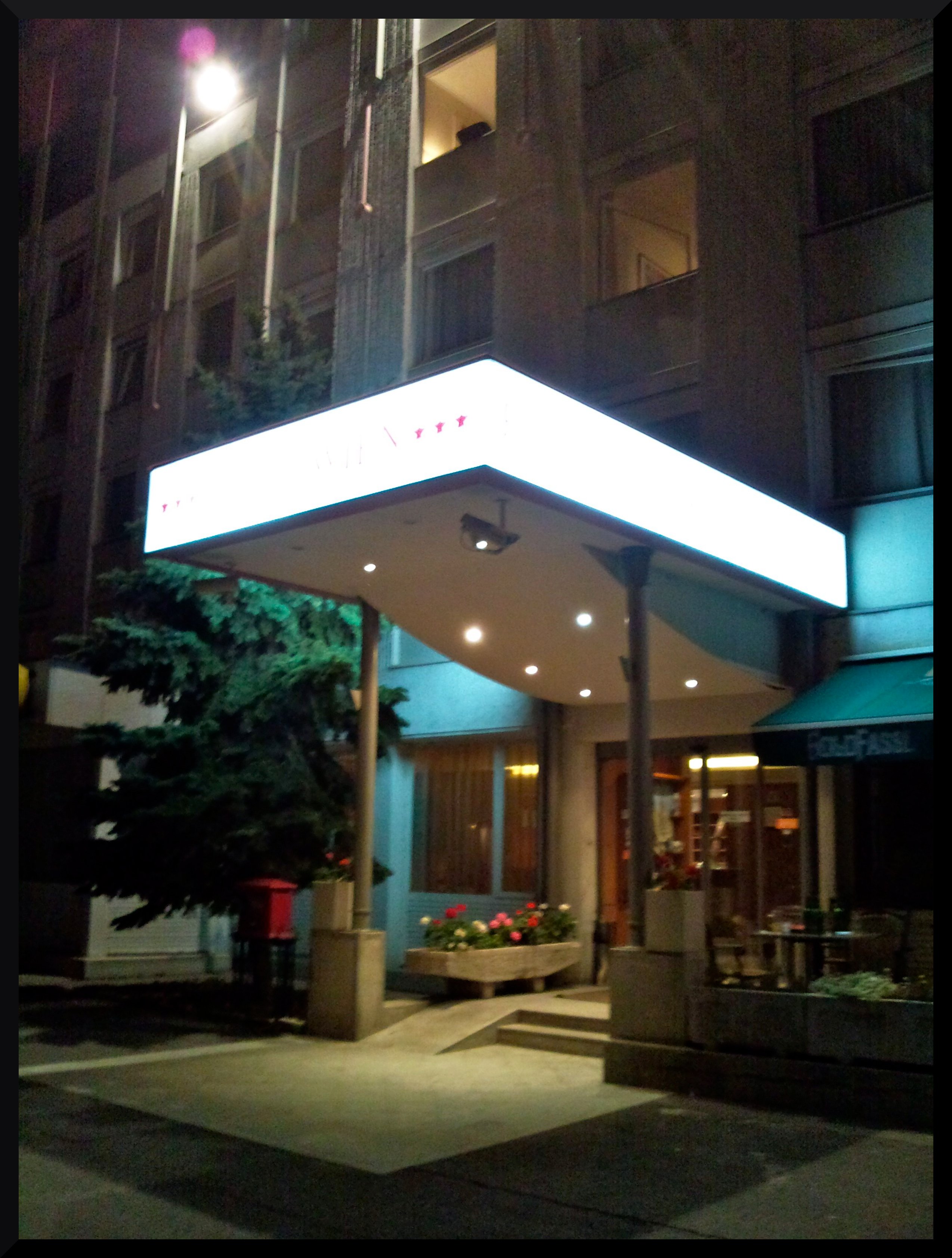 ( BUDAPEST – Hôtel Wien ) Qui a l&rsquo;hongroooois d&rsquo;faire çaaaa ?