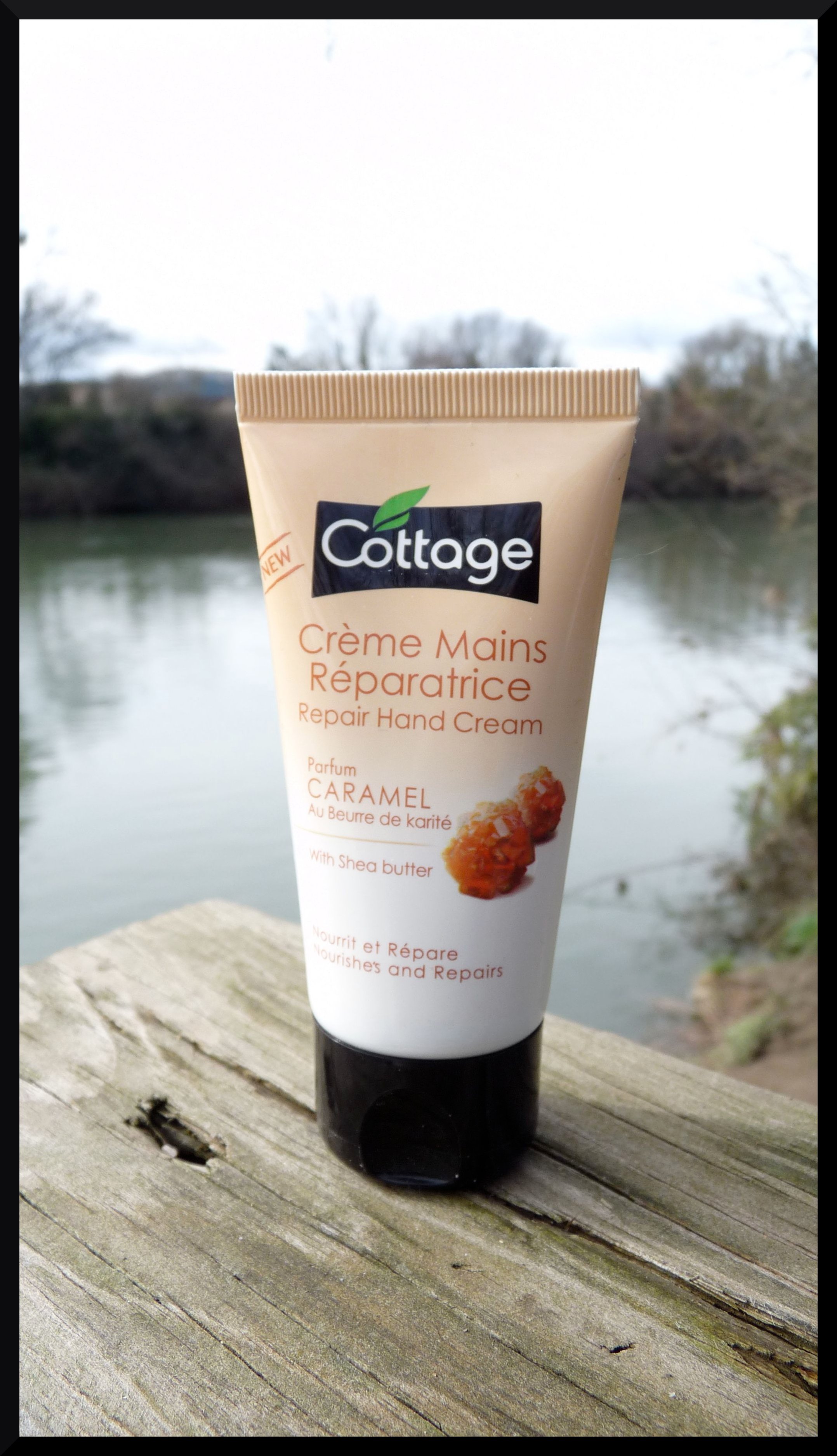 ( COTTAGE ) Il me mange (dans) la main