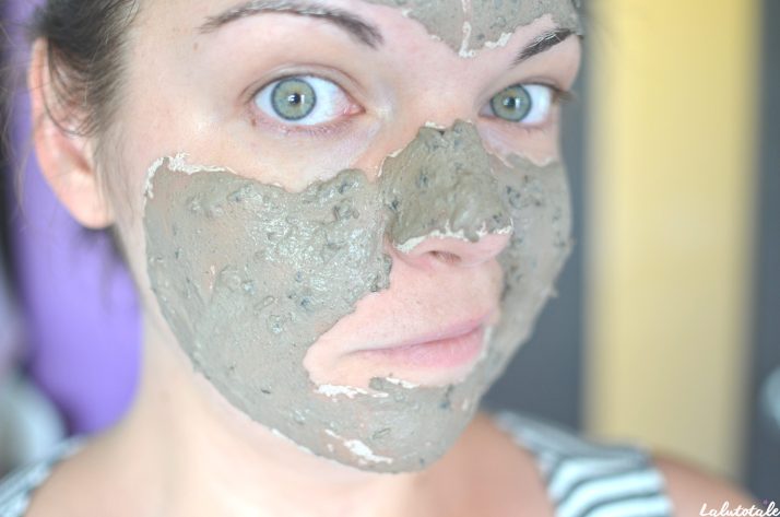( The Body Shop ) Himalayan Charcoal purifying glow mask : un masque purifiant…au charbon de bois !