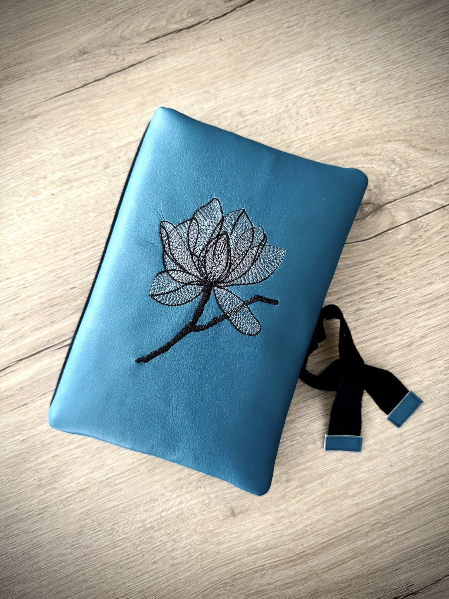 Pochette liseuse organiseur compartiments stylos cartes carnets