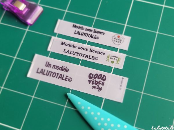 etiquette licence LaLutotale (13) Licence commerciale XL artisanale vente couture LaLutotale patron modèle étiquette à coudre pliée
