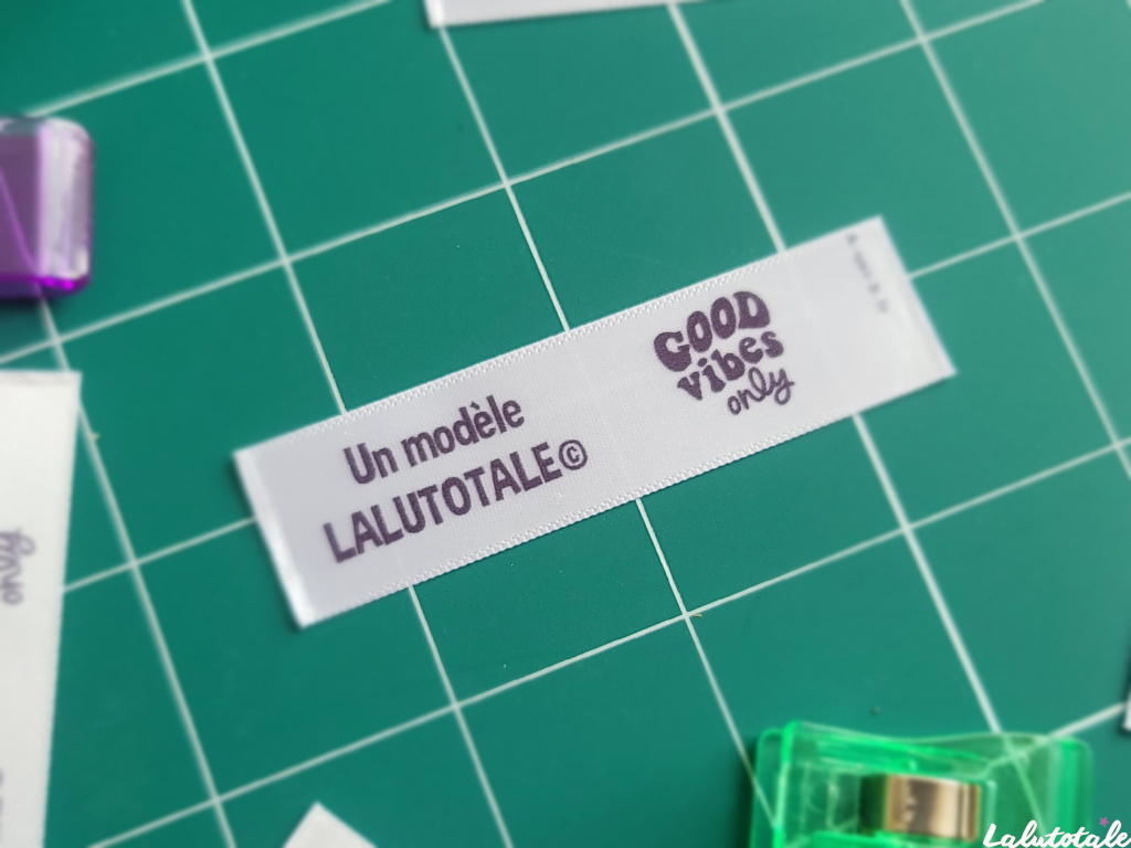 Licence commerciale XL artisanale vente couture LaLutotale patron modèle étiquette à coudre pliée handmade