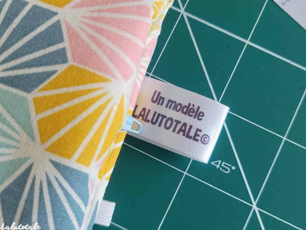 etiquette licence LaLutotale (2) Licence commerciale XL artisanale vente couture LaLutotale patron modèle étiquette à coudre pliée