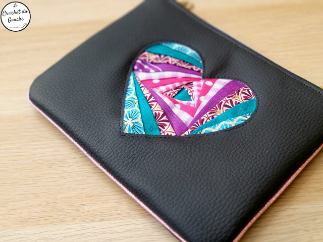 pochette housse modèle unique Lucie Iris folding coeur pièce couture liseuse tablette