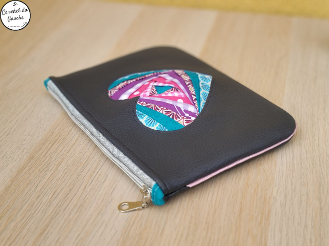 pochette housse modèle unique Lucie Iris folding coeur pièce couture liseuse tablette