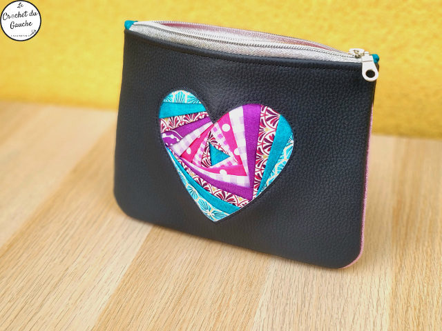 pochette housse modèle unique Lucie Iris folding coeur pièce couture liseuse tablette